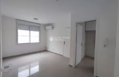 Apartamento de 1 quarto reformado, 1 vaga de garagem, porcelanato