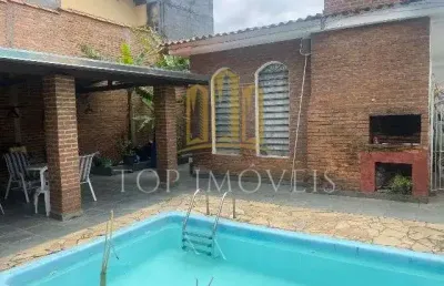 Excelente casa localizada no satelite  com piscina ,churrasqueira e lareira com ponto comercial na frente que pode ser alugado.