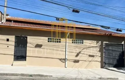 Casa a venda no bosque dos eucaliptos – recem-reformada, espacosa e pronta para morar!  se voce esta em busca de conforto, praticidade e uma localizacao privilegiada, encontrou o seu novo lar!