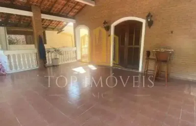 Maravilhosa casa cinco dormitorios suite varanda churrasqueira no bosque dos eucaliptos