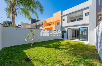 Casa em condominio com 03 suites terreno nos fundos