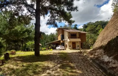 Chácara à venda com casa duplex de 4 quartos em condomínio, lazer completo, nas montanhas capixabas, domingos martins - es.