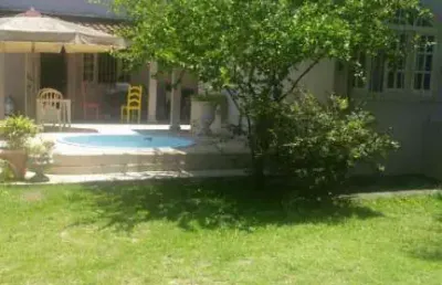 Casa triplex com kitnet á venda no centro de itaipava em itapemirim-es