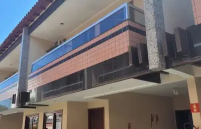 Excelente casa duplex 3 quartos à venda, piscina, churrasqueira, em condomínio na praia do morro, guarapari es.