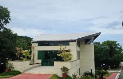 Vende-se loteamento fechado em guarapari - es, localizado na rod. do sol, km 28, na praia d'ulê, com piscina e área de lazer completa.