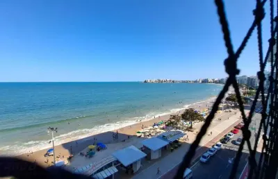 Venda de apartamento de 2 quartos na praia do morro, guarapari-es: 1 suite, 1 sala, 3 banheiros e 1 vaga de garagem!