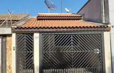 Casa em tatuí, praça igreja santa cruz 3 quartos (1 suíte), garagem coberta.