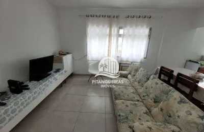 Astúrias - na segunda quadra da praia, reformado e decorado, área de lazer com churrasqueira, salão de jogos, garagem no prédio.