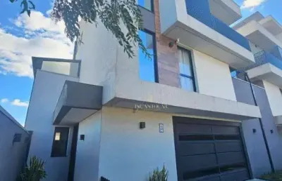 Triplex de alto padrão semimobiliado em condomínio fechado à venda no xaxim |3 vagas cobertas |3 dormitórios (1 suíte) |174m² r$ 1.050.000
