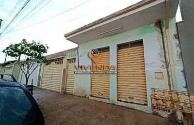 Casa c/ 3 dormitorios e comodo de comercio no bairro sta mon