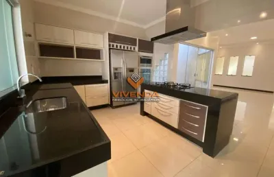 Casa 3 dormitorios, 2 banheiros, 2 vagas no jd piratininga i
