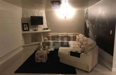 Excelente casa/sobrado de 3 dormitórios sendo 1 suíte c/ 4 vagas de garagem, bairro sumaré, alvorada/rs.  330 total, 300 privativos.