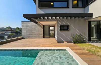 Casa em condomínio para venda com 4 quartos, sendo 4 suítes, 364m²