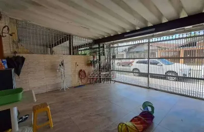 Casa em vila caiçara com 2 dormitórios, sendo 1 suíte.