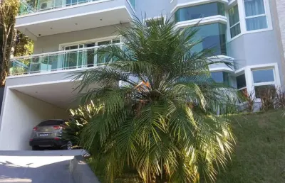 Casa de luxo em condomínio: 4 quartos, 3 suítes, 3 salas, 6 banheiros, 2 vagas, 400m² em serra dos lagos, cajamar-sp.
