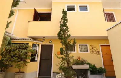 Versátil casa em condomínio para venda com 3 quartos, sendo 1 suíte, 131m²