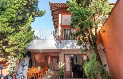 Deslumbrante sobrado para venda em jardim três marias com 3 quartos, sendo 3 suítes, 130m²