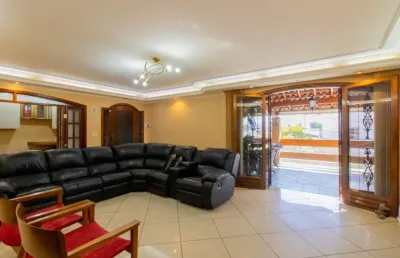 Confortável casa tipo para venda em vila galvão com 3 quartos, 331m²
