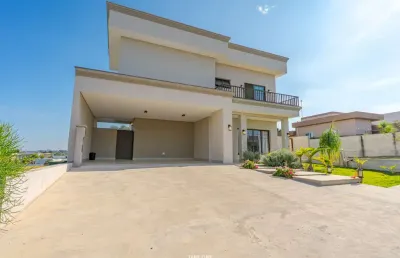 Elegante casa em condomínio para venda com 3 quartos, sendo 3 suítes, 280m²