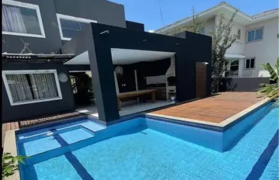 Alugo linda casa com 05 suítes - alphaville litoral 1