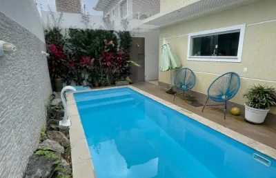 Alugo excelente cada com 5 suites em condomínio fechado em buraquinho