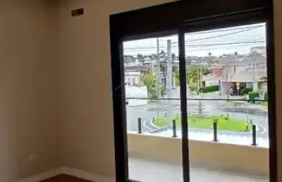 Sobrado de alto padrão no condomínio floradas do paratehy ? urbanova