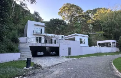 Excelente casa no quinta das flores com 5 dormitorios