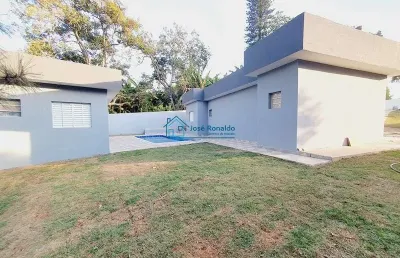 Chácara em atibaia, piscina, churrasqueira e amplo terreno