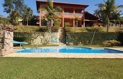 Chácara formada com lago, piscina e campo de futebol, aceita imóvel como parte de pagamento.