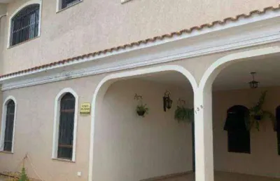 Casa com 5 quartos à venda na Rua Campo Largo, Jardim Santo Antônio, Londrina