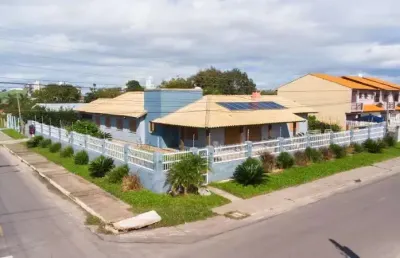 Casa a venda no centro de imbé, 3 terrenos, 5 suítes, piscina aquecida, jacuzzi.