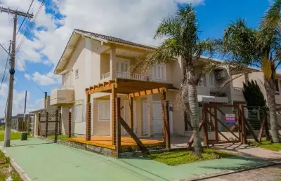 Sobrado 3 dormitórios á venda em tramandaí, próximo ao mar.