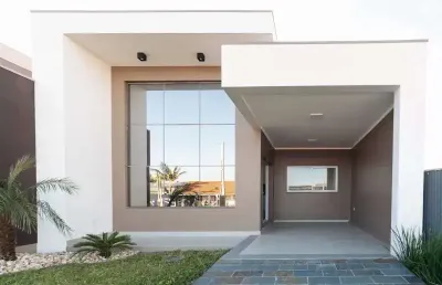 Casa de alto padrão à venda no centro de imbé: 3 dormitórios, sendo 1 suíte com closet