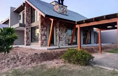 Casa em condomínio fechado com 3 quartos à venda no Condomínio Marina Park, Tramandaí 