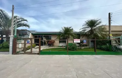 Casa mobiliada com 3 dormitórios, piscina e energia solar