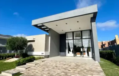 Belíssima casa a venda no condomínio marítimo em tramandaí.