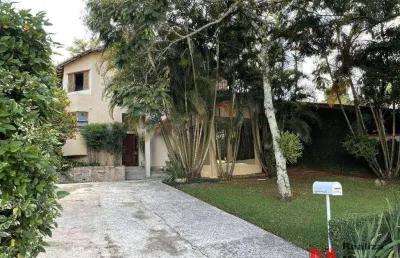 Casa com 3 suítes - varanda - 6 vagas de garagem  -  parque dom henrique