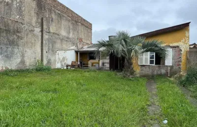 Cidreira-casa para venda a poucos metros da beira mar, proximidade ao bar azul!