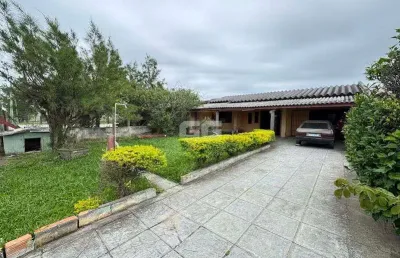 Cidreira/rs-casa na avenida mostardeiro, a poucos metros da beira mar.