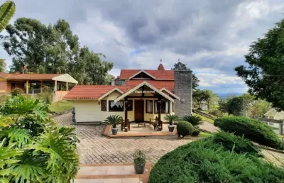 Casa com 5 quartos à venda na antonio benetti, 145, mato queimado, gramado por r$ 4.500.000