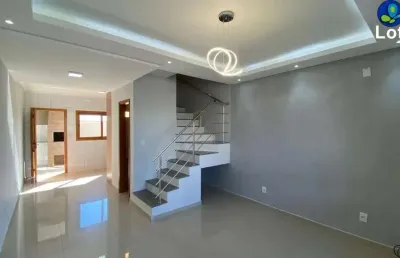 Lindo sobrado com 2 suítes, semi-mobiliado. pátio privativo, churrasqueira e duas vagas.