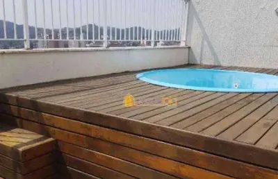 Excelente cobertura duplex, vazia, varanda, 2 salas, 2 quartos, 1 suíte, 2 banhos, cozinha, área, piscina, churrasqueira, 1 vaga e play clube.