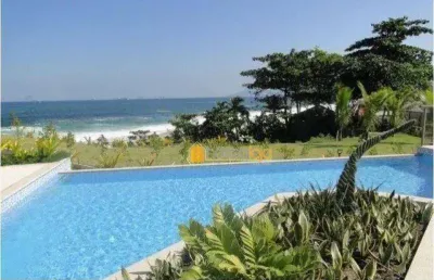 Apartamento na praia de piratininga, mobiliado, varandão, salão, 4 quartos, 2 suítes, lavabo, copa cozinha, área, depend. emp, 2 vagas, play clube.