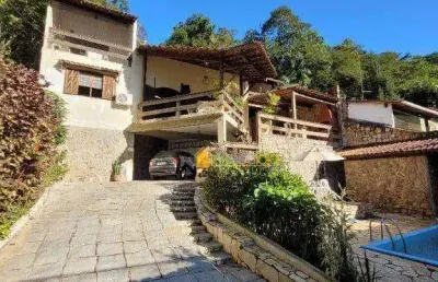 Casa de 4 quartos sendo 2 suítes a venda em itaipu/niterói
