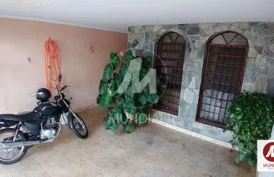 Casa (térrea na rua) 3 dormitórios/suite, cozinha planejada