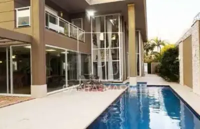 Casa (sobrado em condominio) 4 dormitórios/suite, cozinha planejada, portaria 24hs, em condomínio fechado