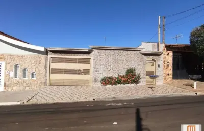 Casa (térrea na rua) 3 dormitórios, cozinha planejada