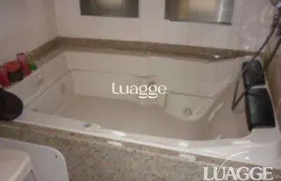 Casa com 4 dormitórios, sendo uma suíte , e 530 area privativa