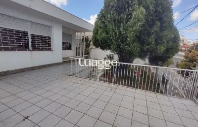 Casa à venda com 3 quartos, 1 vaga e pátio - bairro medianeira