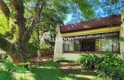 Casa à venda no bairro menino deus em porto alegre. com 160m² de área privativa